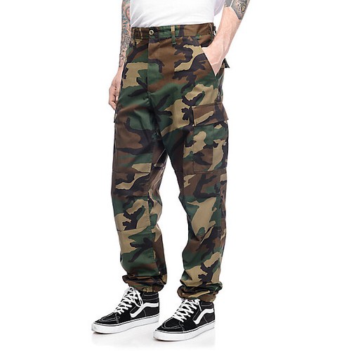 Pantaloni cargo mimetici
