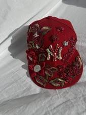 Cappello New Era che è stato Personalizzato a MANO. Unico nel suo genere.