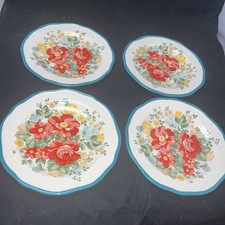 Nuovo set di quattro piatti da