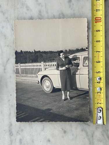 Donna con automobile ritratto - automobile,