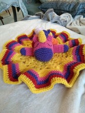 Copertina da compagnia, doudou in lana fatta a mano uncinetto con unicorno 