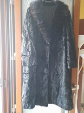 Pelliccia di astrakan e collo di visone, in ottime condizioni, usata. Taglia 50