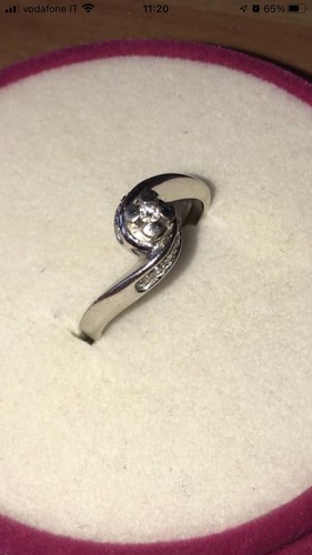 Anello solitario oro - bianco, e