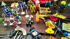 PLAYMOBIL Lotto Vario Anni 70-80 come da foto con Personaggi Gommone cartelli