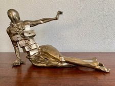 Scultura in bronzo L'armadio
