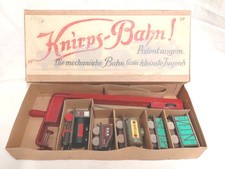 Jouet ancien - KNIRPS (Allemagne)- Petit Train de plancher en bois, avec boite.