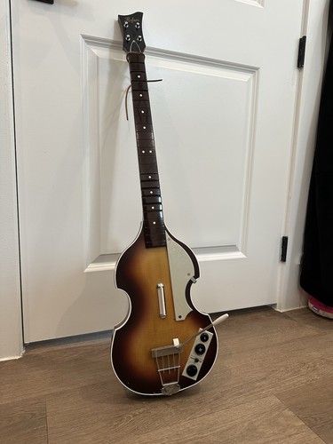 Beatles rock band wii - beatles, hofner
