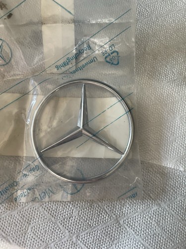Distintivo stemma mercedes - stemma,