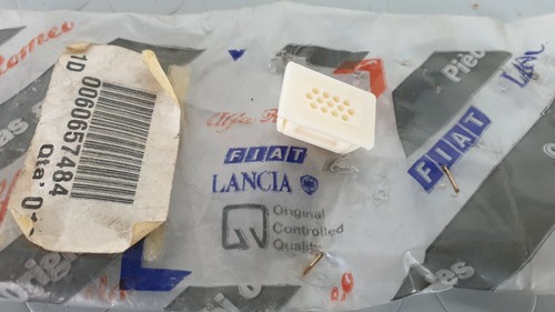 Fermo gancetto battitacco