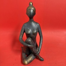 Statuina arte moderna scultura