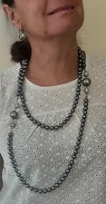Collana di perle grigie e