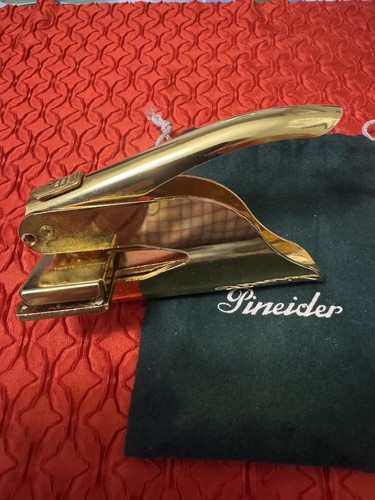 Pineider timbro secco in - a,