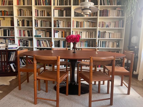 Oval tulip table - tulip, solid