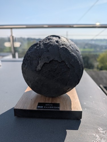 Naval cannon ball - ,