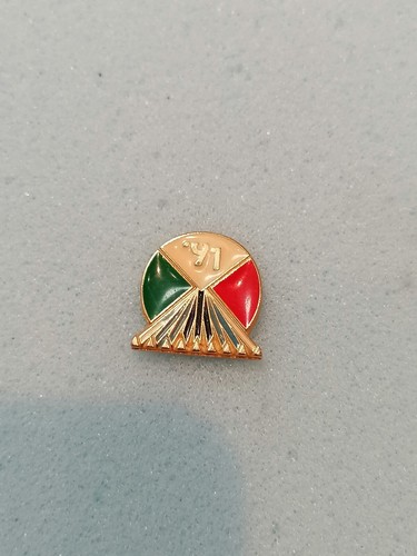 Distintivo pin badge - badge, cup