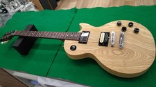 Chitarra elettrica Gibson Les Paul Studio Swamp Ash Natural 2001 usata dal Gi...