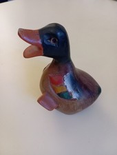 Scultura di anatra in legno