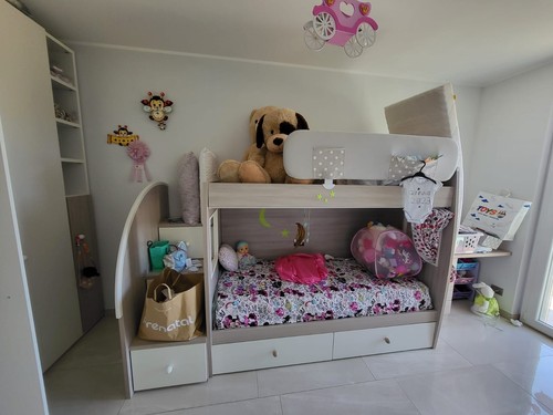 Letto castello con - a,