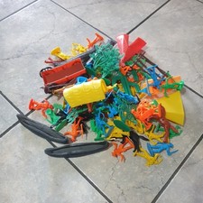 Lotto Miscellanea Di Soldatini/Cavalli/Tende/Canoe Serie Western Vari Colori