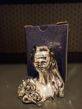 Dea Bendata In Silver