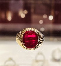 18kt Yellow Gold Red Stone