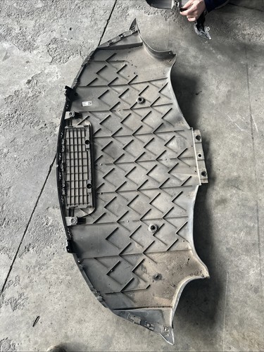 Tesla model rear middle - 3,