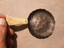 ANTICO PICCOLO PADELLINO IN METALLO MANICO IN CORNO DI RENNA DIAMETRO 8,2 LUNGHE