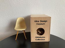 Vitra Miniature Eames DSW –