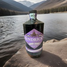 BOTTIGLIA VUOTA GRAND CABARET GIN HENDRICK’S  VASO LAMPADA CANDELA