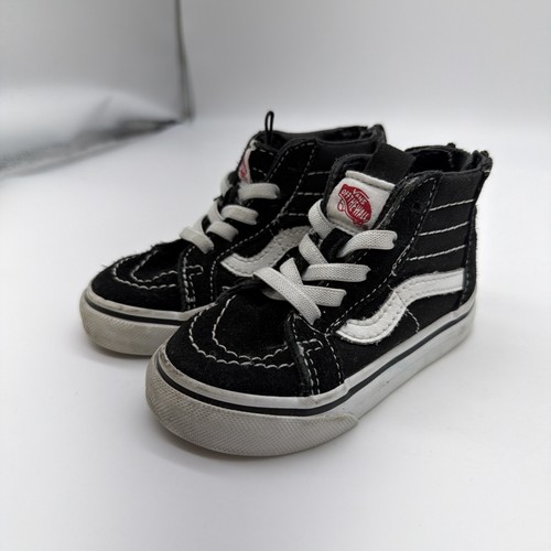 Sneakers vans off - off, wall