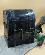 Piccolo forziere in metallo