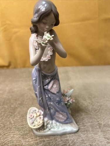 Damaged lladro aroma - damaged, "aroma