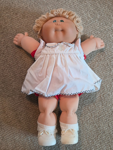 Cabbage patch doll 1983 - cabbage,