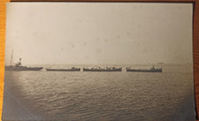 RIMORCHIATORE CON BARCONI DA TRASPORTO