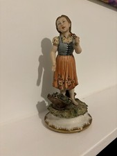 Capodimonte bambina con - bambina, cesto