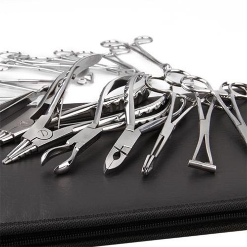 Pinza dermica per piercing