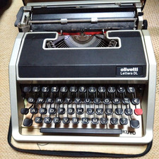 Macchina da scrivere Olivetti