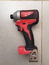 MILWAUKEE AVVITATORE AD IMPULSI COMPATTO BRUSHLESS 1/4" ESAGONALE M18