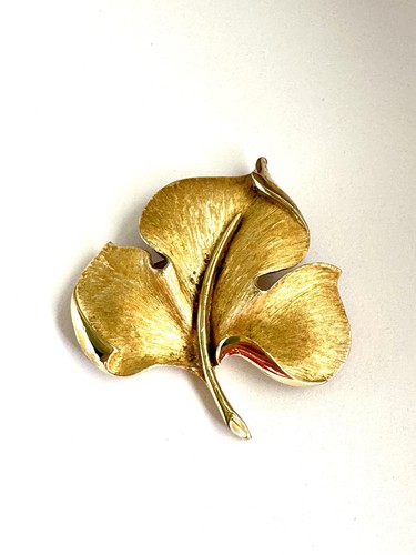 Trifari brooch spilla - brooch, vintage