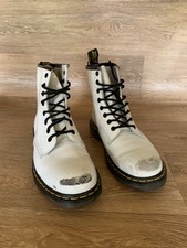 Stivali bianchi Dr Martens 1460 Combat unisex stringati rari coppia sinistra UK 7 destra UK 8