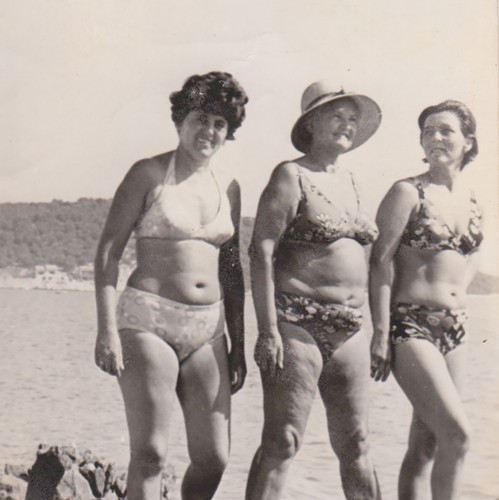 Tre donne mature bikini in - mature,