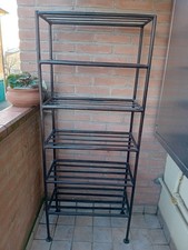 scaffale in stile industriale