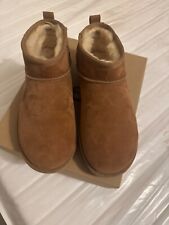 Mini ugg pelle scamosciato colore cammello misura EU 38. Messe 1 volta . 