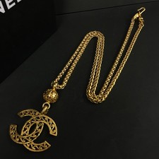 Collana con ciondolo lungo