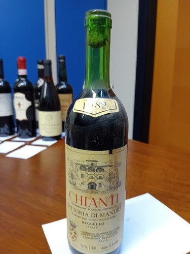 Antica bottiglia vino rosso - bottiglia,