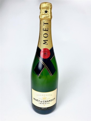 Moet chandon champagne - champagne, show