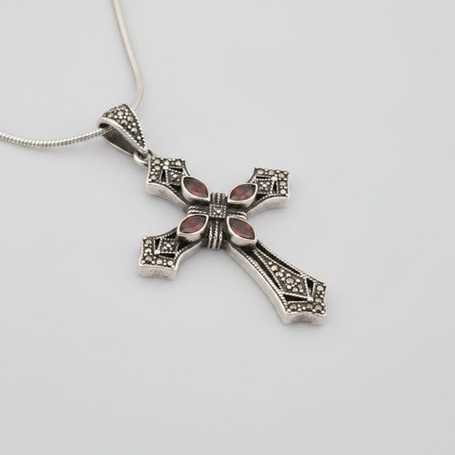Collana con ciondolo croce