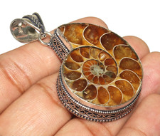 Ciondolo fossile ammonite
