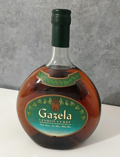 Bottiglia vino verde - vino, gazela