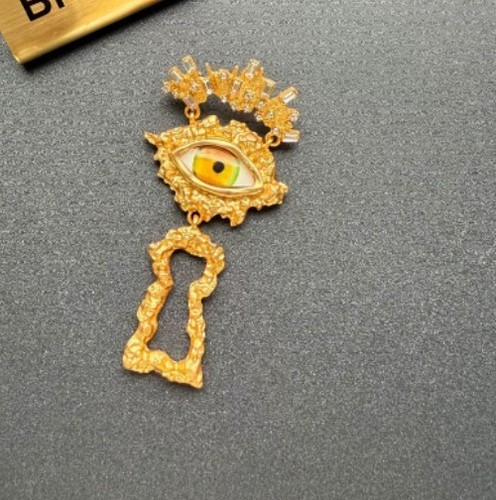 Spilla pendente buco della
